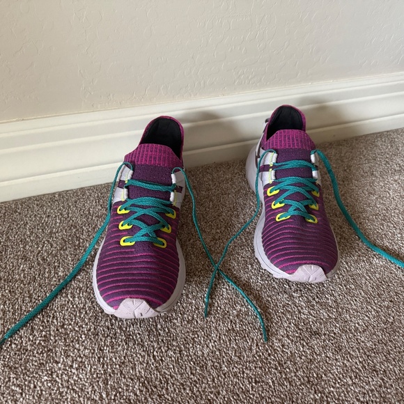 Women’s Merrell Sneakers - Like New - Picture 4 of 7